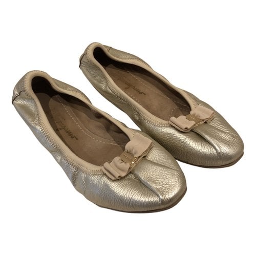 Pre-owned Ferragamo Leather Ballet Flats In Gold