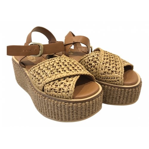 Pre-owned Tod's Leather Sandals In Camel