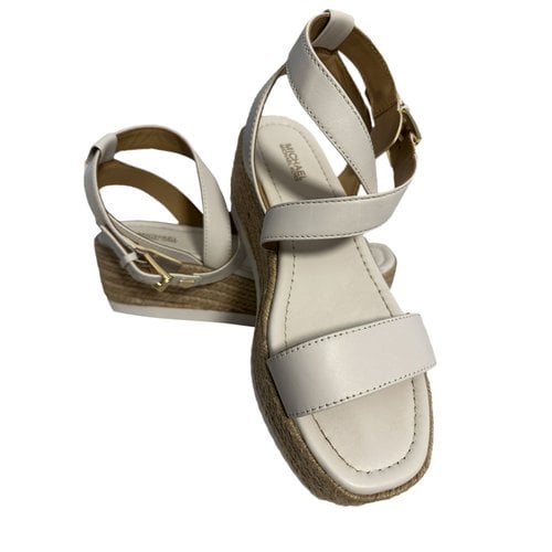 Pre-owned Michael Kors Leather Sandals In White