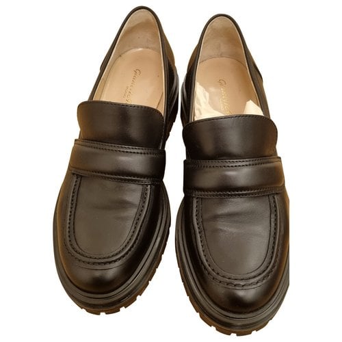 Pre-owned Gianvito Rossi Leather Flats In Black