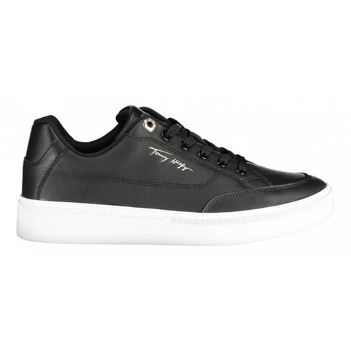 Pre-owned Tommy Hilfiger Leather Trainers In Black