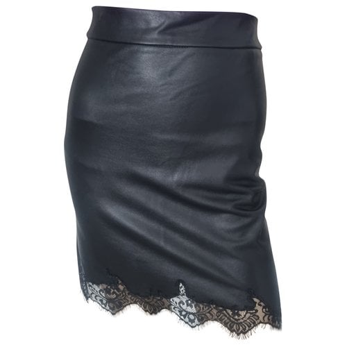Pre-owned Guess Vegan Leather Mini Skirt In Black
