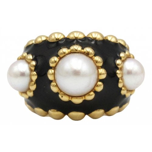 Pre-owned Chanel Baroque Yellow Gold Ring In Black