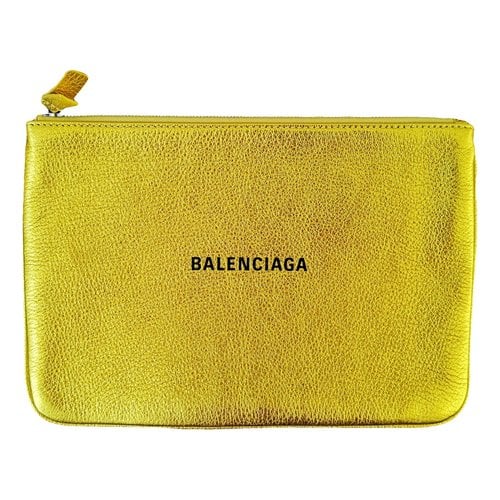 Pre-owned Balenciaga Everyday Leather Clutch Bag In Gold