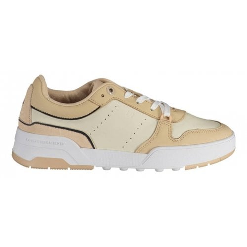 Pre-owned Tommy Hilfiger Leather Trainers In Beige