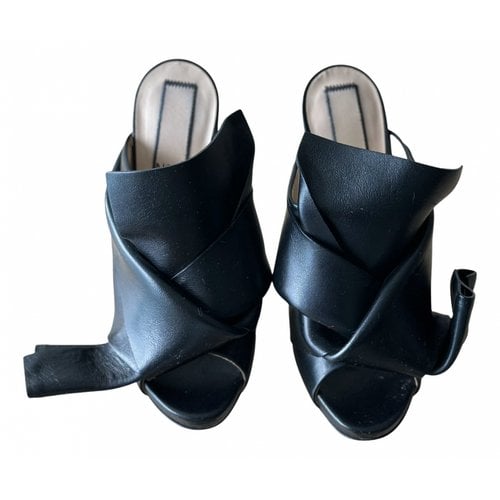 Pre-owned N°21 Leather Sandal In Black