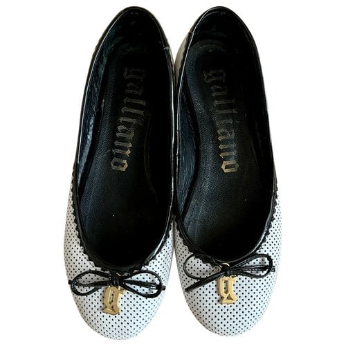 Pre-owned Galliano Leather Flats In White