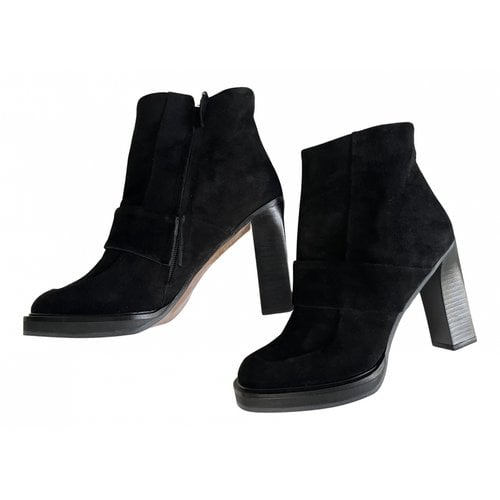 Pre-owned Carven Leather Boots In Black