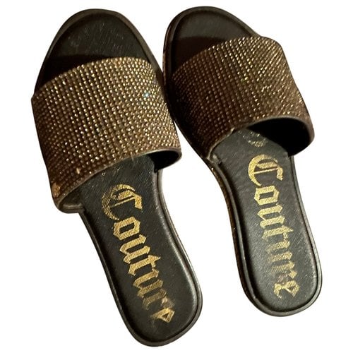 Pre-owned Juicy Couture Cloth Flip Flops In Gold