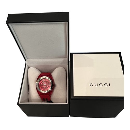 Pre-owned Gucci Sync Watch In Red