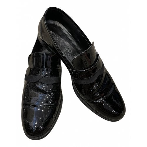 Pre-owned Jimmy Choo Patent Leather Flats In Black