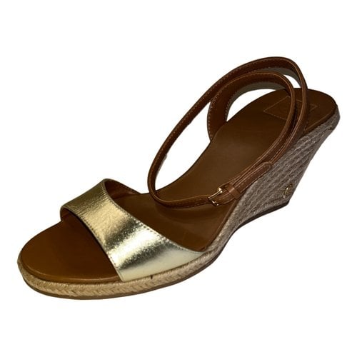 Pre-owned Tory Burch Espadrilles In Gold