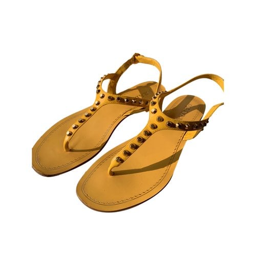 Pre-owned Prada Patent Leather Flip Flops In Yellow