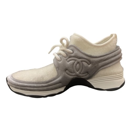 Pre-owned Chanel Cloth Trainers In White