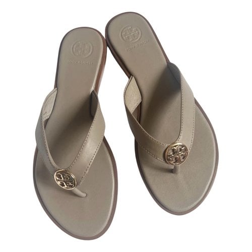 Pre-owned Tory Burch Leather Flip Flops In Grey