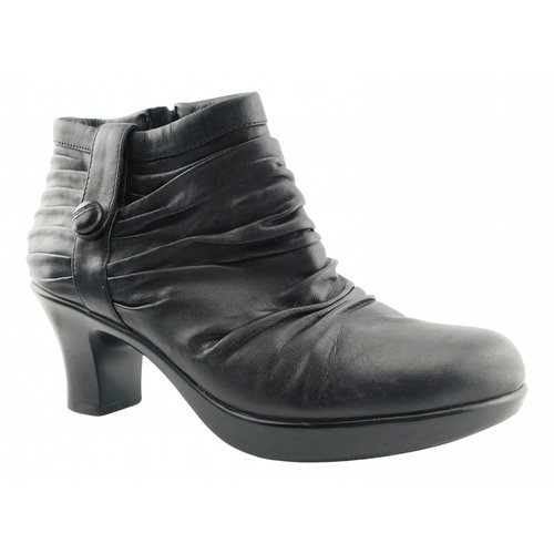 Pre-owned Dansko Leather Ankle Boots In Black