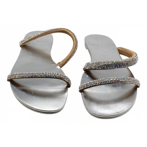 Pre-owned Guess Leather Sandal In Grey