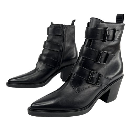 Pre-owned Gianvito Rossi Leather Buckled Boots In Black