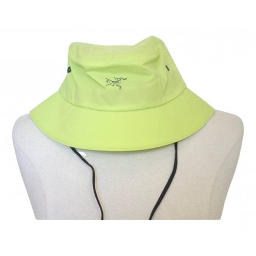 Pre-owned Arc'teryx Hat In Green