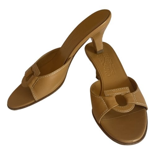Pre-owned Ferragamo Leather Mules In Camel