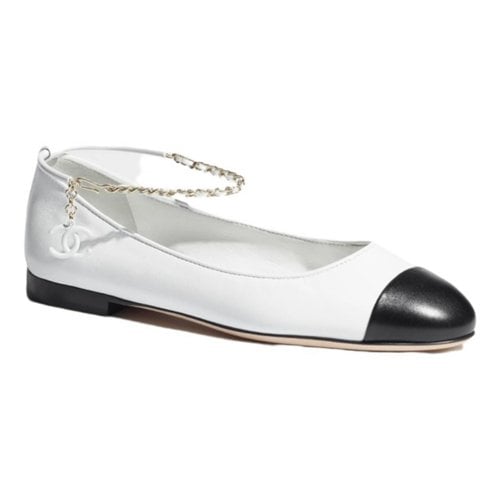 Pre-owned Chanel Leather Ballet Flats In White