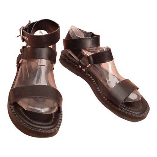 Pre-owned Janet & Janet Leather Sandal In Black