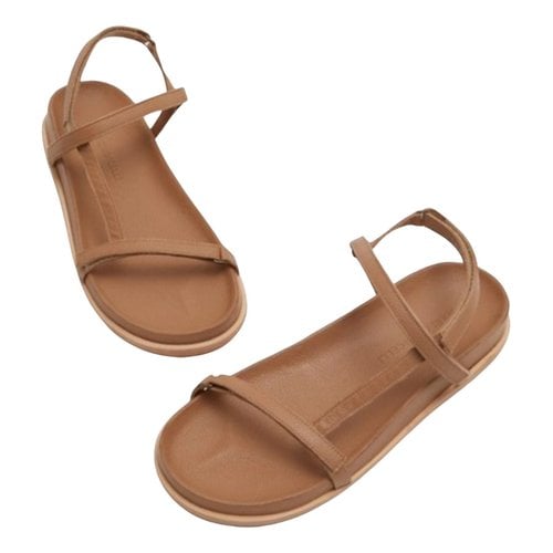 Pre-owned Mari Giudicelli Leather Sandal In Beige