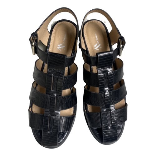 Pre-owned Vanessa Wu Leather Sandals In Black