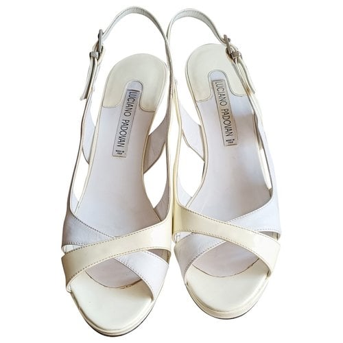 Pre-owned Luciano Padovan Leather Sandals In White