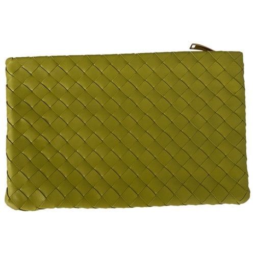 Pre-owned Bottega Veneta Pouch Leather Clutch Bag In Green