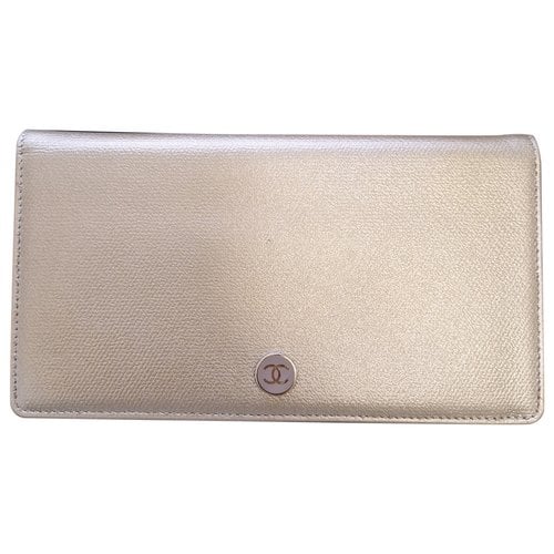 Pre-owned Chanel 19 Leather Wallet In Gold