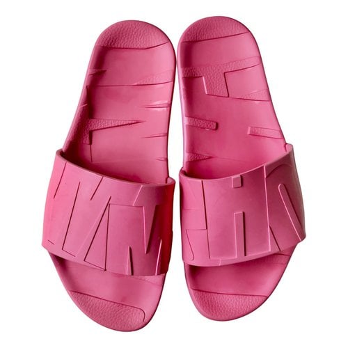 Pre-owned Jimmy Choo Flip Flops In Pink