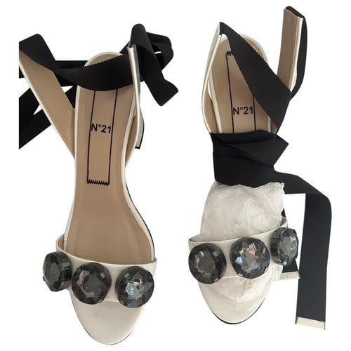 Pre-owned N°21 Leather Sandals In White