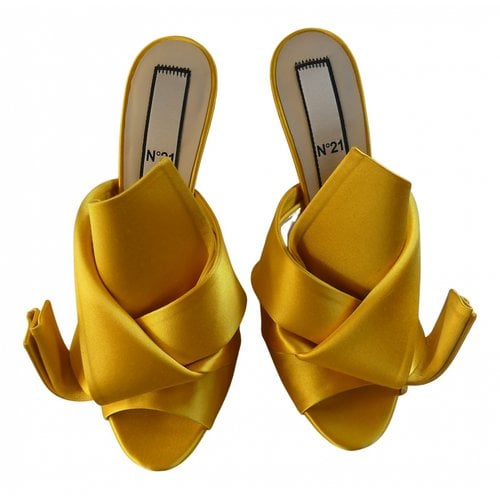 Pre-owned N°21 Leather Sandal In Yellow