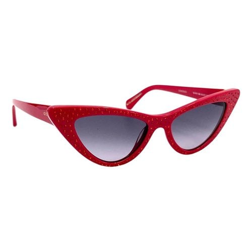 Pre-owned Guess Sunglasses In Red