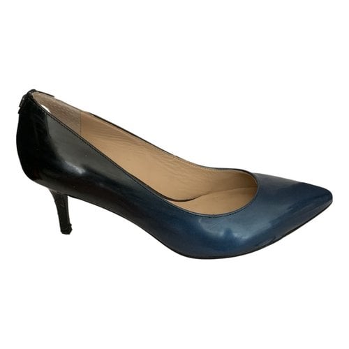 Pre-owned Guess Patent Leather Heels In Blue