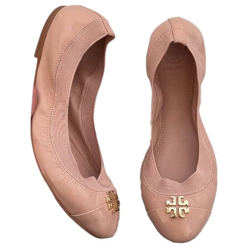 Pre-owned Tory Burch Patent Leather Flats In Pink