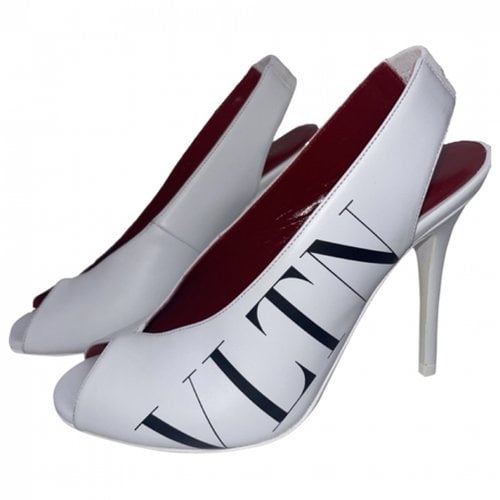 Pre-owned Valentino Garavani Vltn Leather Heels In White