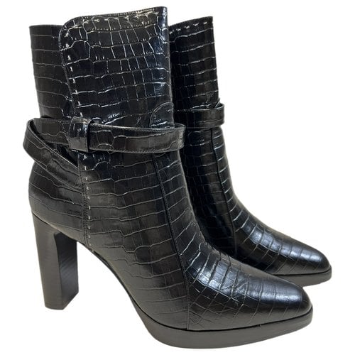 Pre-owned Max Mara Leather Boots In Black