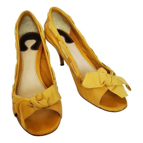 Pre-owned Chloé Leather Heels In Yellow