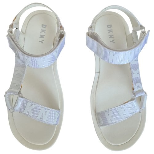 Pre-owned Dkny Cloth Sandal In White