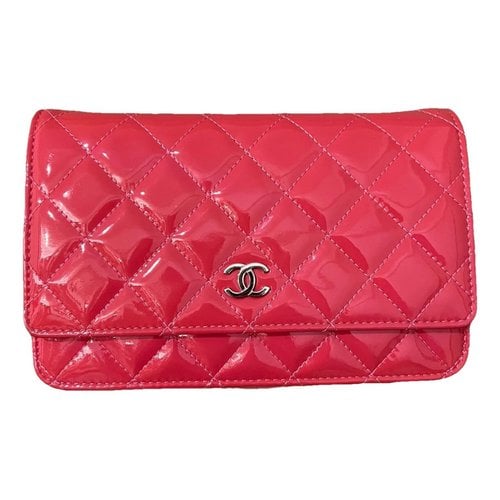 Pre-owned Chanel Wallet On Chain Timeless/classique Patent Leather Crossbody Bag In Pink