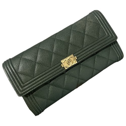 Pre-owned Chanel Boy Leather Wallet In Green