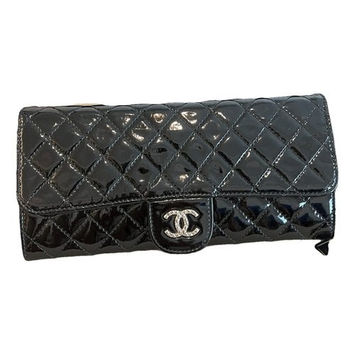Pre-owned Chanel Wallet On Chain Patent Leather Crossbody Bag In Black