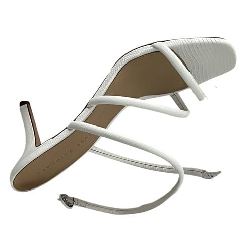 Pre-owned Veronica Beard Leather Sandal In White