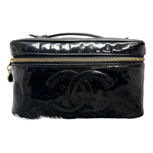 Pre-owned Chanel Patent Leather Purse In Black