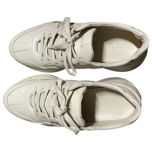 Pre-owned Gucci Peyton Leather Flats In Beige