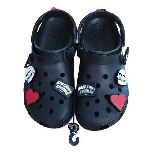 Pre-owned Crocs Low Trainers In Black