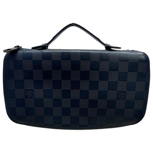 Pre-owned Louis Vuitton Zippy Leather Clutch In Blue