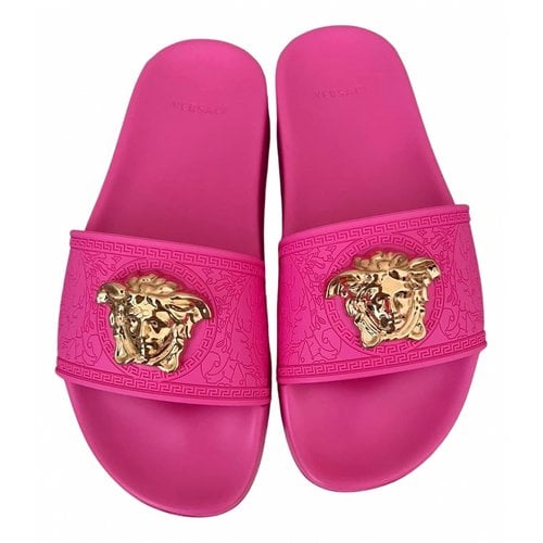 Pre-owned Versace Flats In Pink